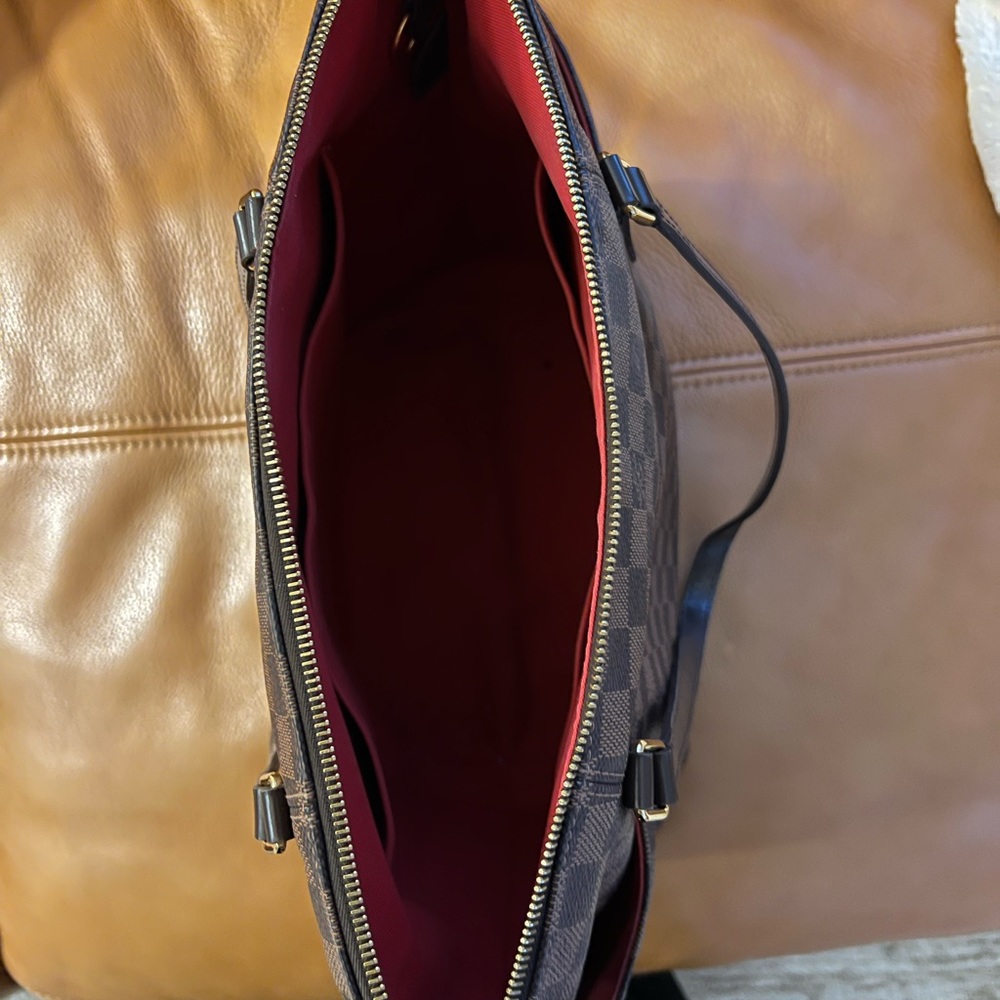 Louis Vuitton - Picture 6 of 12